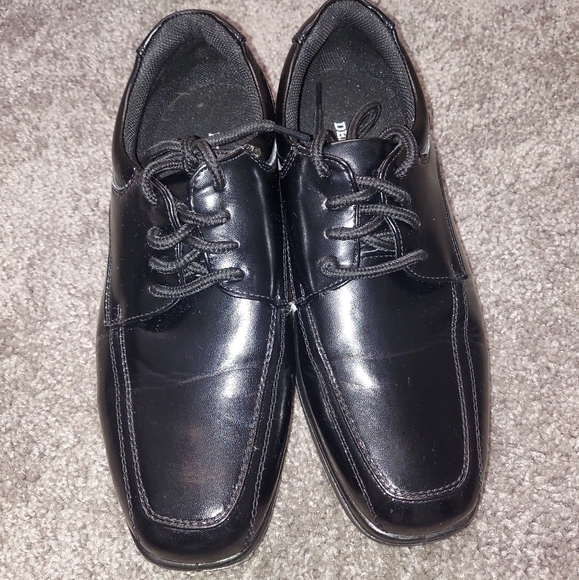 Shoes - Picture 2 of 6